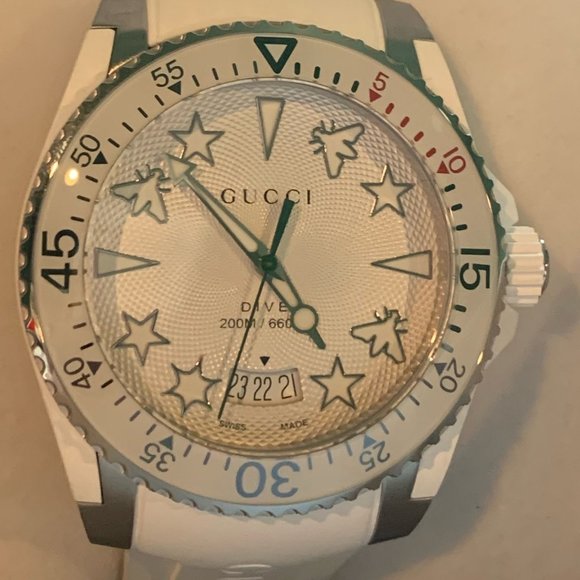 GUCCI Dive 40 136.3 Quartz Diver Watch Men's - Picture 2 of 3